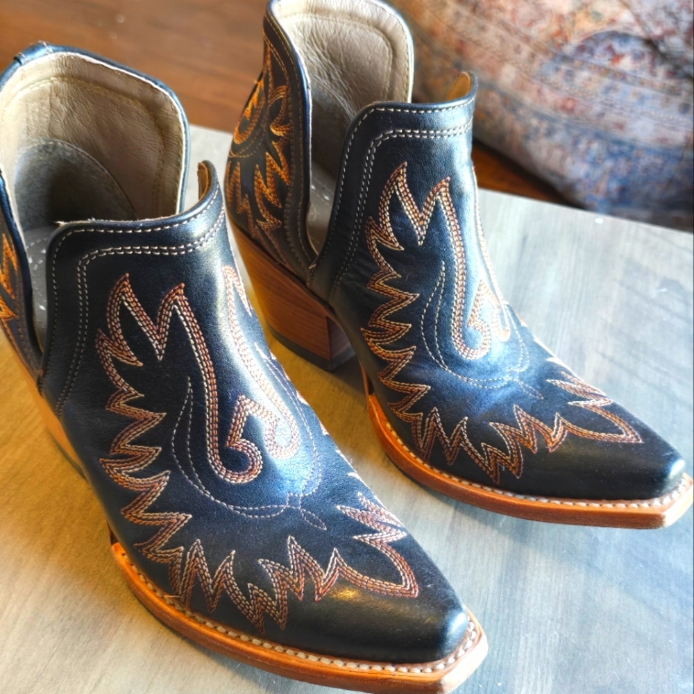 Ariat Women's Dixon Ankle Boot Sz7